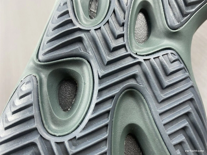 Yeezy Adidas V3 700 GY4109 Boost Copfade 0716